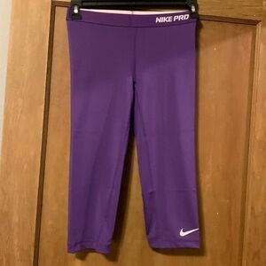 Nike pro crop leggings size M